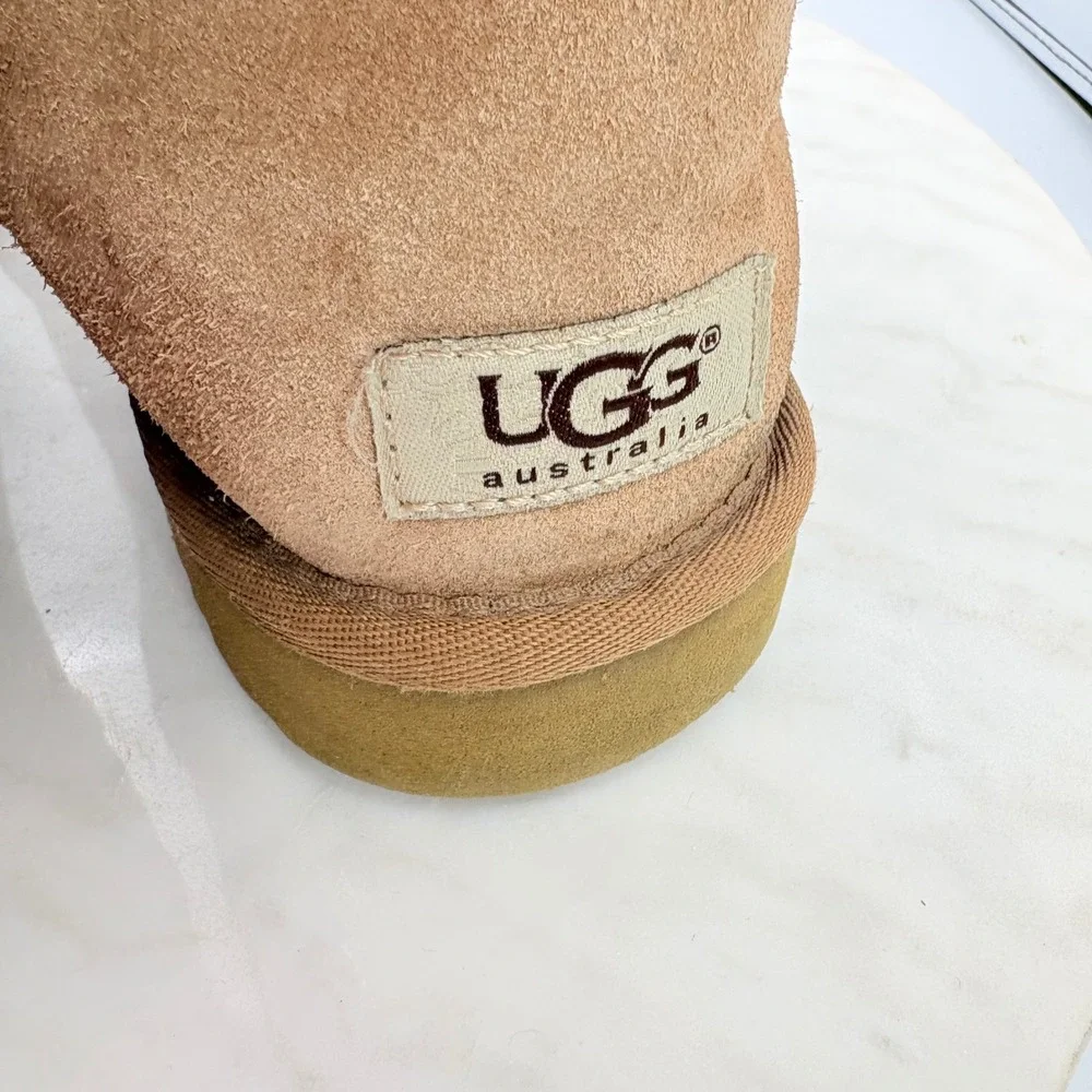 UGG Bailey Button Boots Womens Size‎ 8 Chestnut Brown Suede Sheepskin Warm Y2K